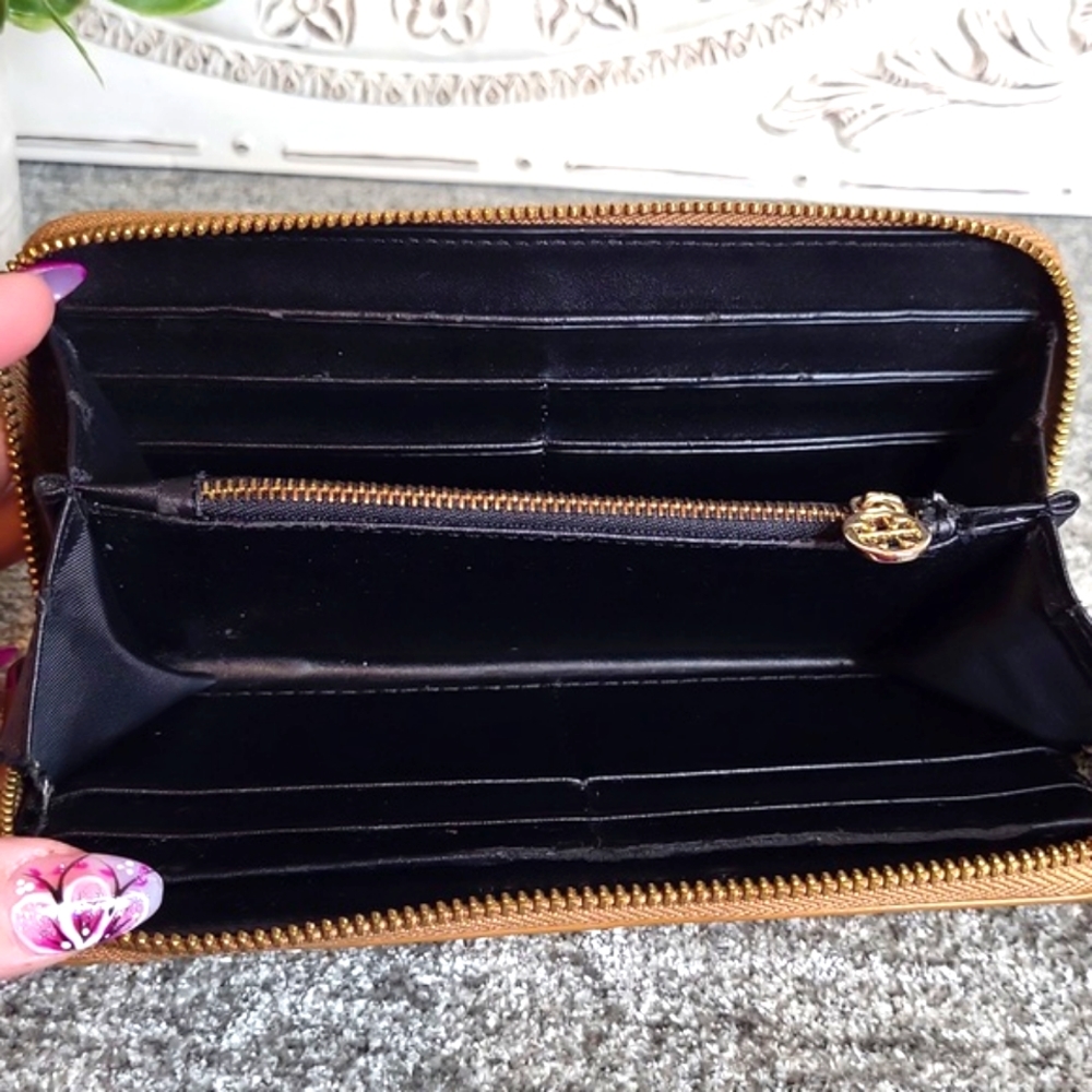Tory Burch Caramel Patent Leather  Zip Around Wallet - Picture 13 of 16